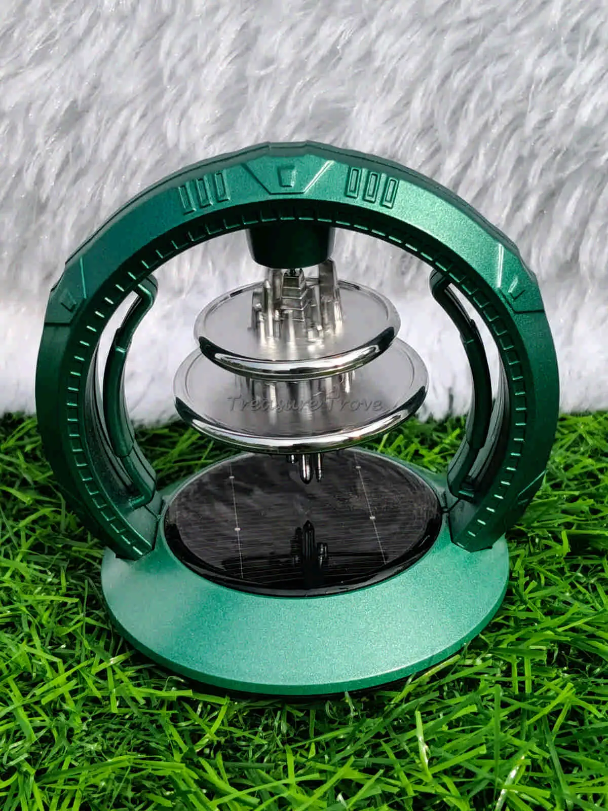 Solar powered rotating car dashboard decor stand with 360 degree motion